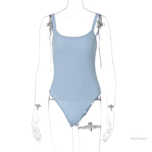 Body en tissu bleu, idéal pour une soirée romantique