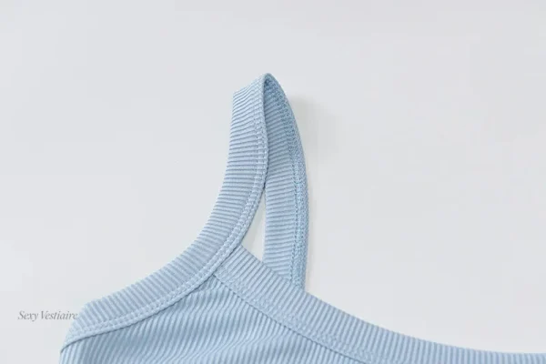 Design élégant du body bleu pour un effet captivant