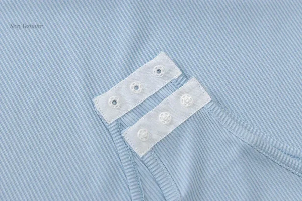 Body bleu avec détails raffinés pour une silhouette flatteuse