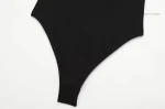 Style sexy et moderne, body string pour une touche de glamour