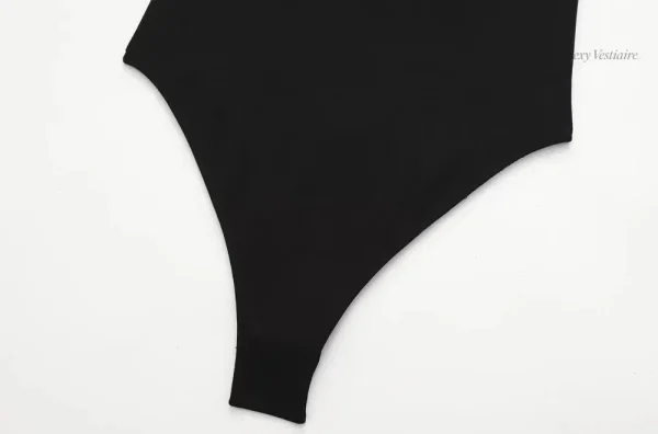 Style sexy et moderne, body string pour une touche de glamour