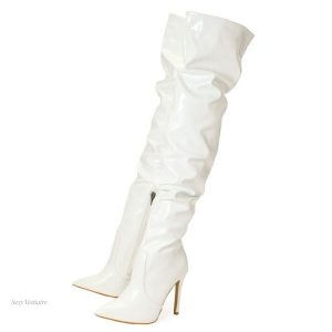 Bottes à talons fines, parfaites pour des occasions spéciales