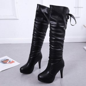Bottes en cuir à la coupe ajustée pour sublimer les jambes
