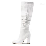 Bottes blanches sexy à talons haut pour un look audacieux