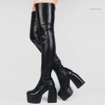 Bottes cuissardes montantes, alliant confort et style séduisant