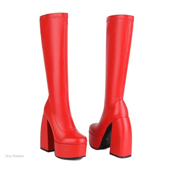 Bottes en caoutchouc brillantes, look captivant