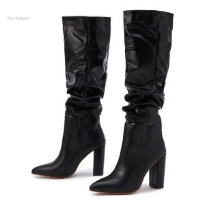 Bottes à talons noirs, parfaites pour une soirée