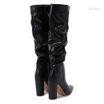 Bottes noires ajustées, idéal pour des tenues chic