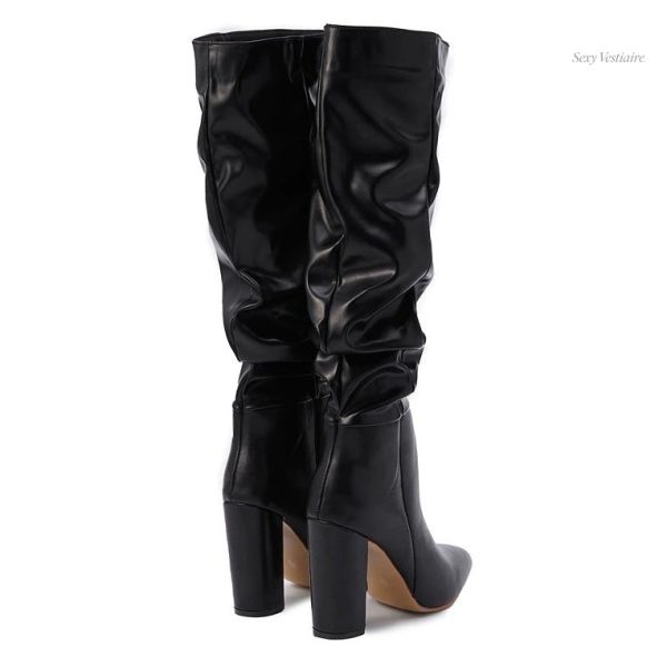 Bottes noires ajustées, idéal pour des tenues chic
