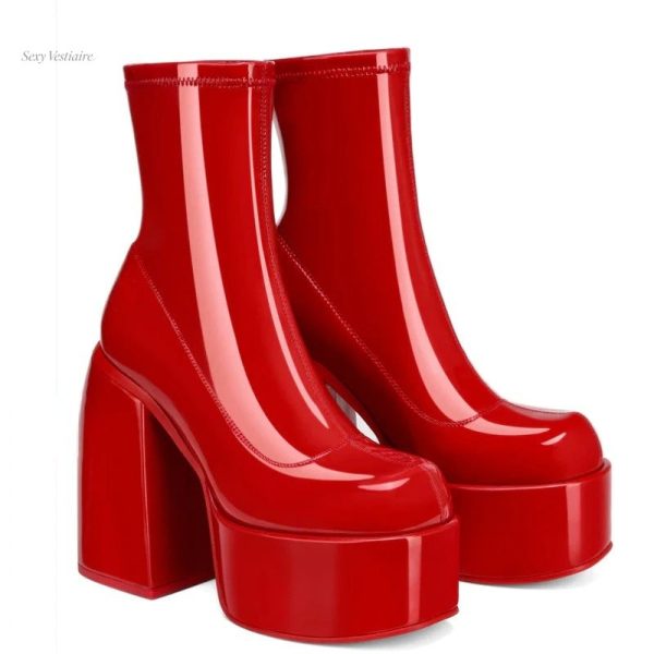 Modèle de chaussures sexy avec talons compensés