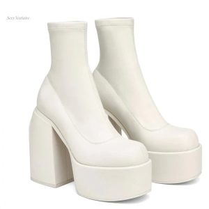 Chaussures à talon compensé, style moderne et séduisant