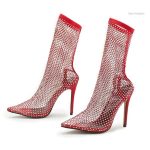 Chaussures rouges à talons pour une allure glamour
