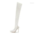 Design chic des chaussures sexy en matériau clair