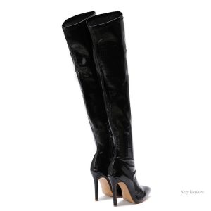 Chaussures cuissardes noires, parfaites pour une tenue glamour