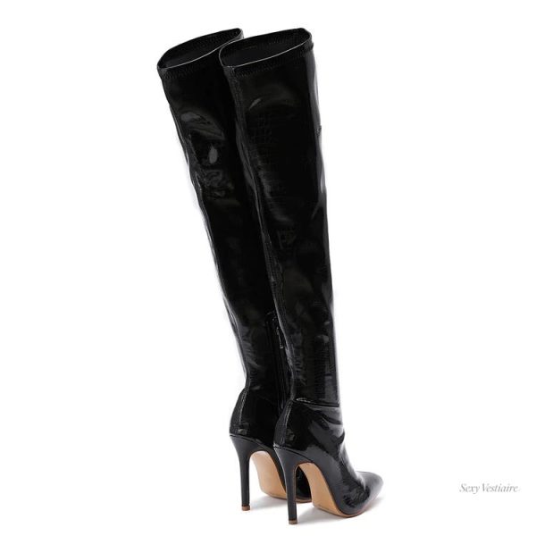 Chaussures cuissardes noires, parfaites pour une tenue glamour