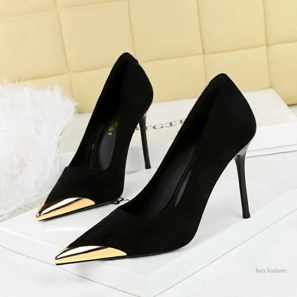 Chaussures à talons en suède pour un look audacieux