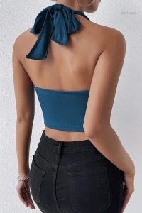 Haut sexy bleu, parfait pour une allure glamour et chic