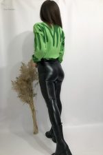 Pantalon ajusté en cuir, alliant confort et style sexy