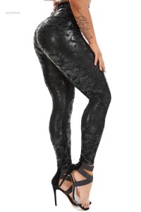 Legging ajusté imitation cuir, alliant confort et style