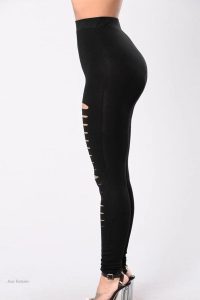 Legging sexy avec éléments troués pour une allure moderne