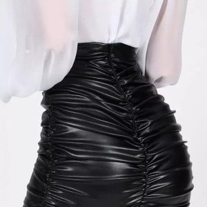 Jupe en cuir ajustée, parfaite pour des soirées glamour