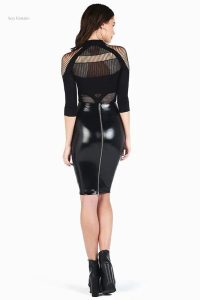 Style sexy avec jupe en simili cuir ajustée