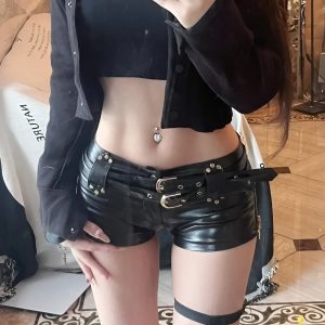 Mini short femme sexy, idéal pour un look audacieux.