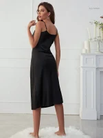 Modèle de nuisette chic avec décolleté plongeant
