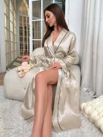 Nuisette délicate avec motifs raffinés