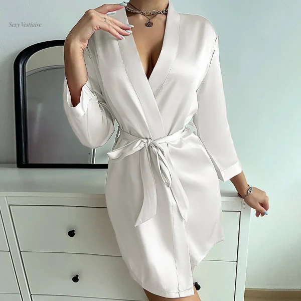 Peignoir assorti à la nuisette pour un look coquin