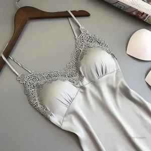 Nuisette sexy ajustée avec rembourrage subtil