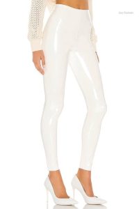 Pantalon féminin sexy en blanc, parfait pour les occasions spéciales