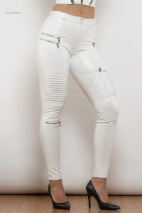 Pantalon sexy en blanc, idéal pour un style chic