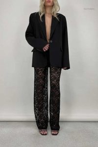 Pantalon fluide avec une coupe flatteuse et moderne