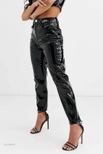 Pantalon sexy noir moulant pour un look séduisant