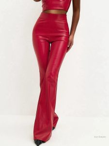 Pantalon sexy rouge, style audacieux et séduisant