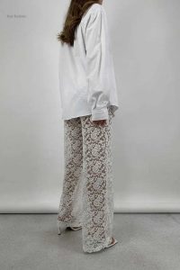 Pantalon chic et transparent, parfait pour un style unique