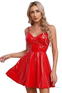 Style sexy avec cette robe en latex moulante