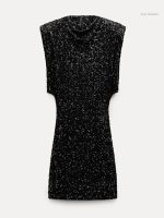 Style sexy et raffiné avec cette robe noire intemporelle