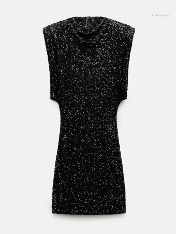 Style sexy et raffiné avec cette robe noire intemporelle