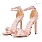 Sandales à talons pour compléter votre tenue estivale