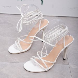 Modèle élégant de sandales pour soirées glamour