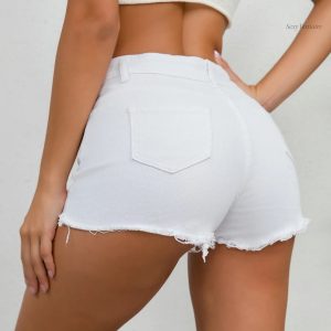Short en jean sexy, un incontournable pour l'été.
