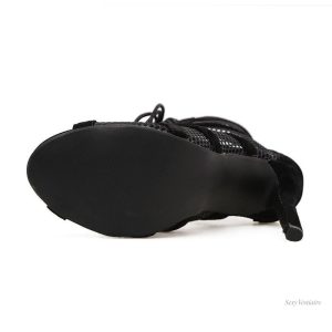 Modèle de talons noirs, parfait pour les occasions spéciales