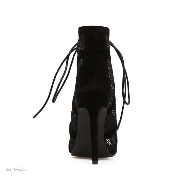Talons sexy en noir, alliant confort et style