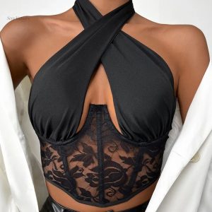Top en dentelle, style glamour et féminin pour un look osé