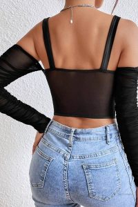 Haut tendance avec découpe sexy au dos, chic et élégant
